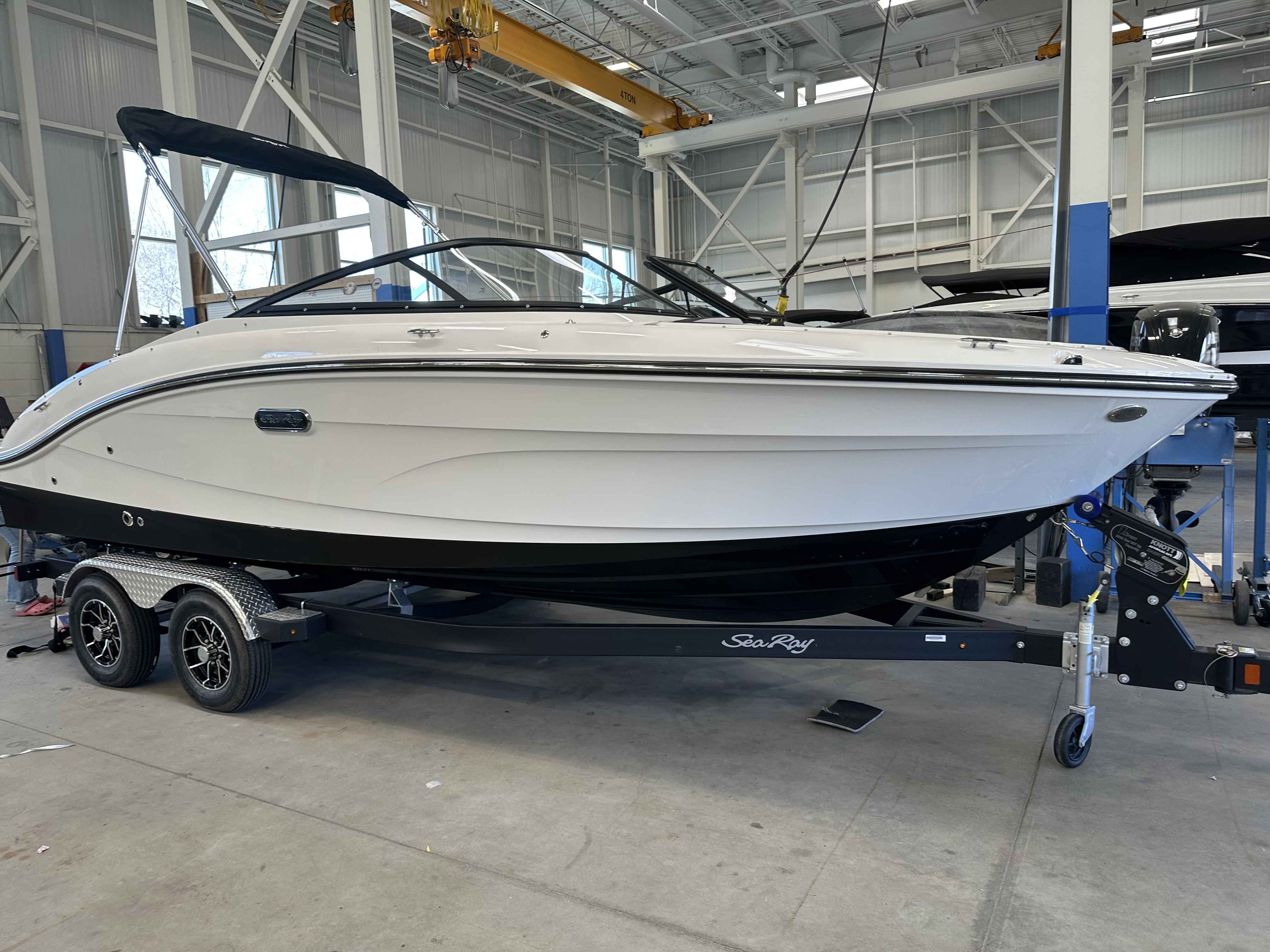 Sea Ray SPX 210