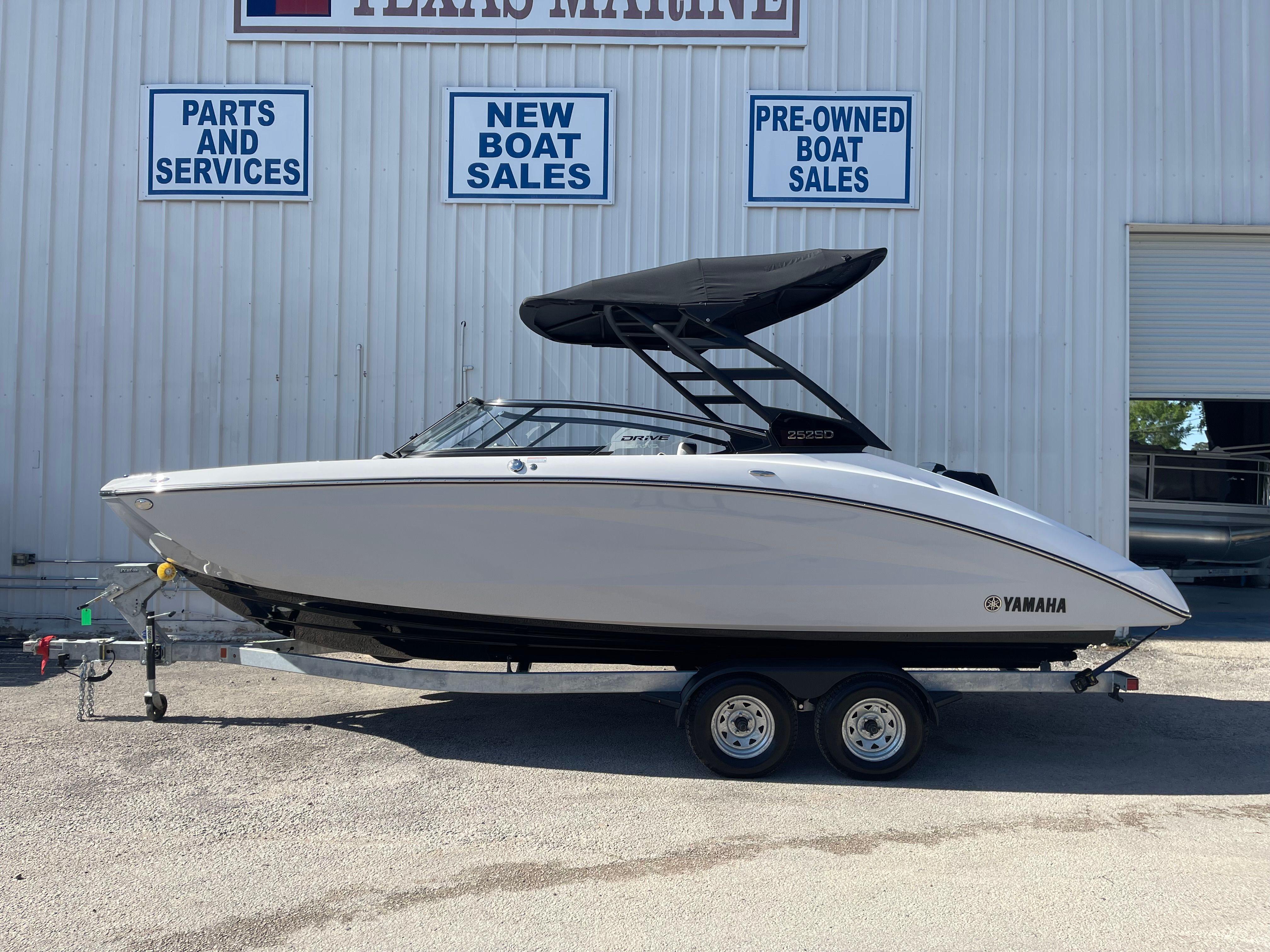2025 Yamaha Boats 252 SD