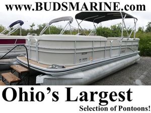 Lowe SS 230 Lowe SS230 pontoon boat, 2015 model, showcased at Bud's Marine, Ohio's largest pontoon selection.