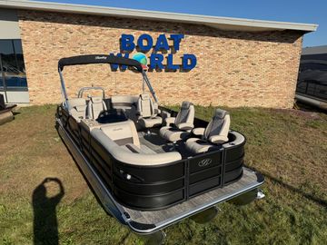 2026 Bentley Pontoons Legacy 223 Navigator DL Quad Lounge Tritoon & Honda 4-Stroke EFI