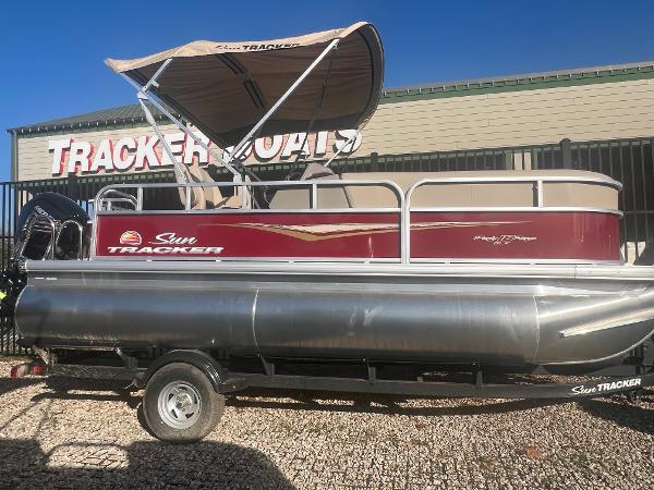 2025 Sun Tracker Party Barge 18 DLX