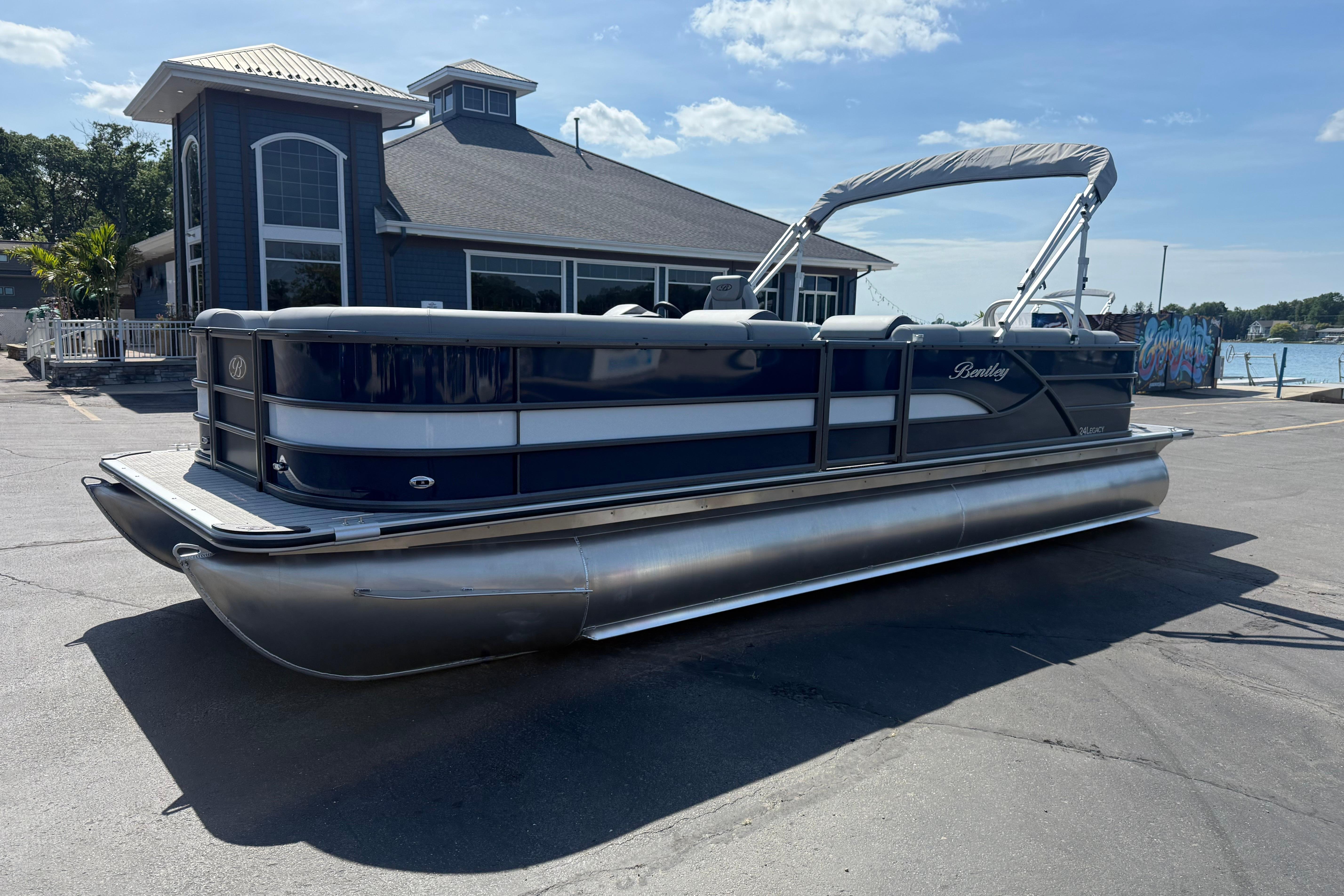 2026 Bentley Pontoons Legacy 240 Cruise XL