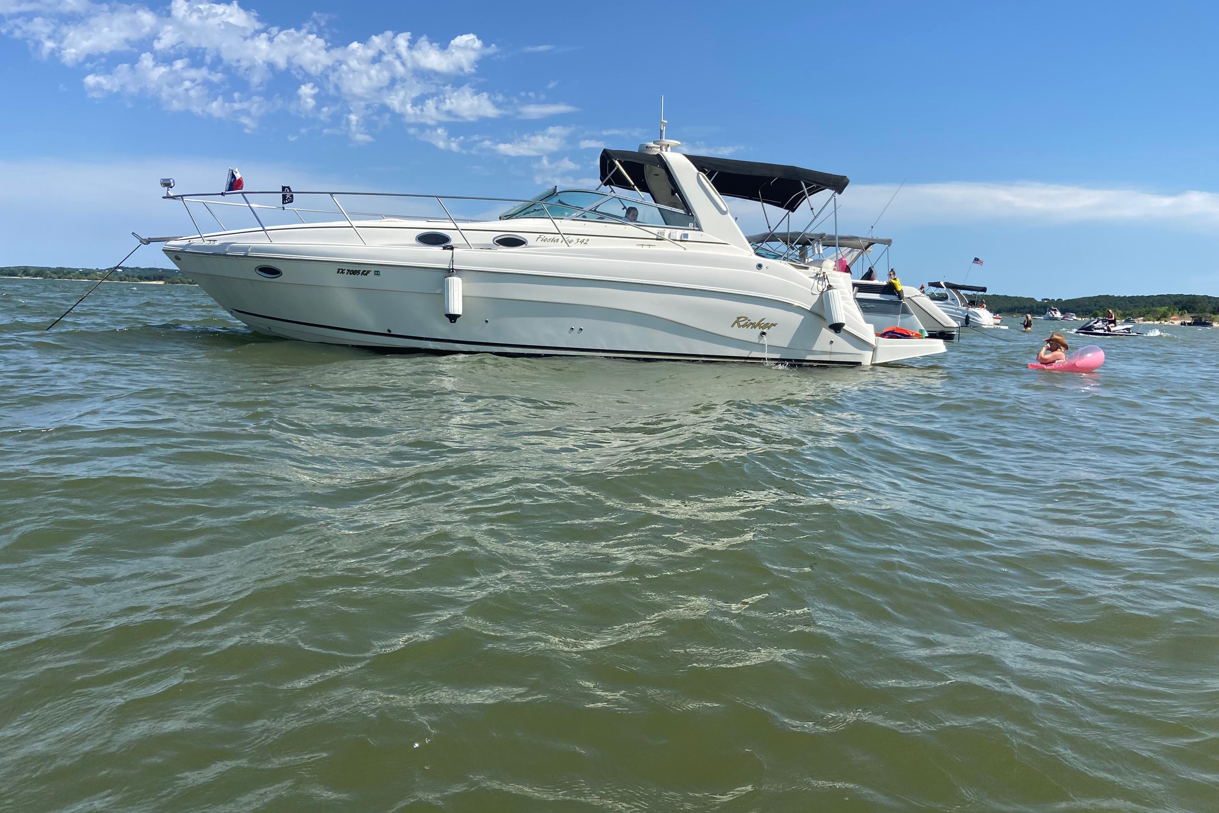 2003 Rinker 342 Express Cruiser