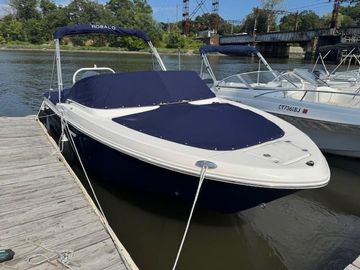 2024 Robalo R207 Dual Console