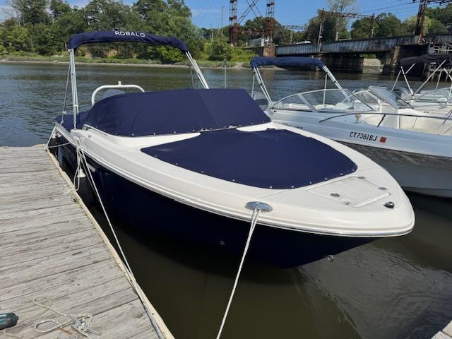 2024 Robalo R207 Dual Console