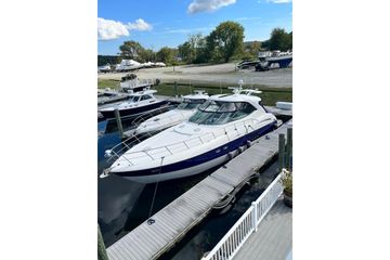 2006 Cruisers Yachts 520 Express