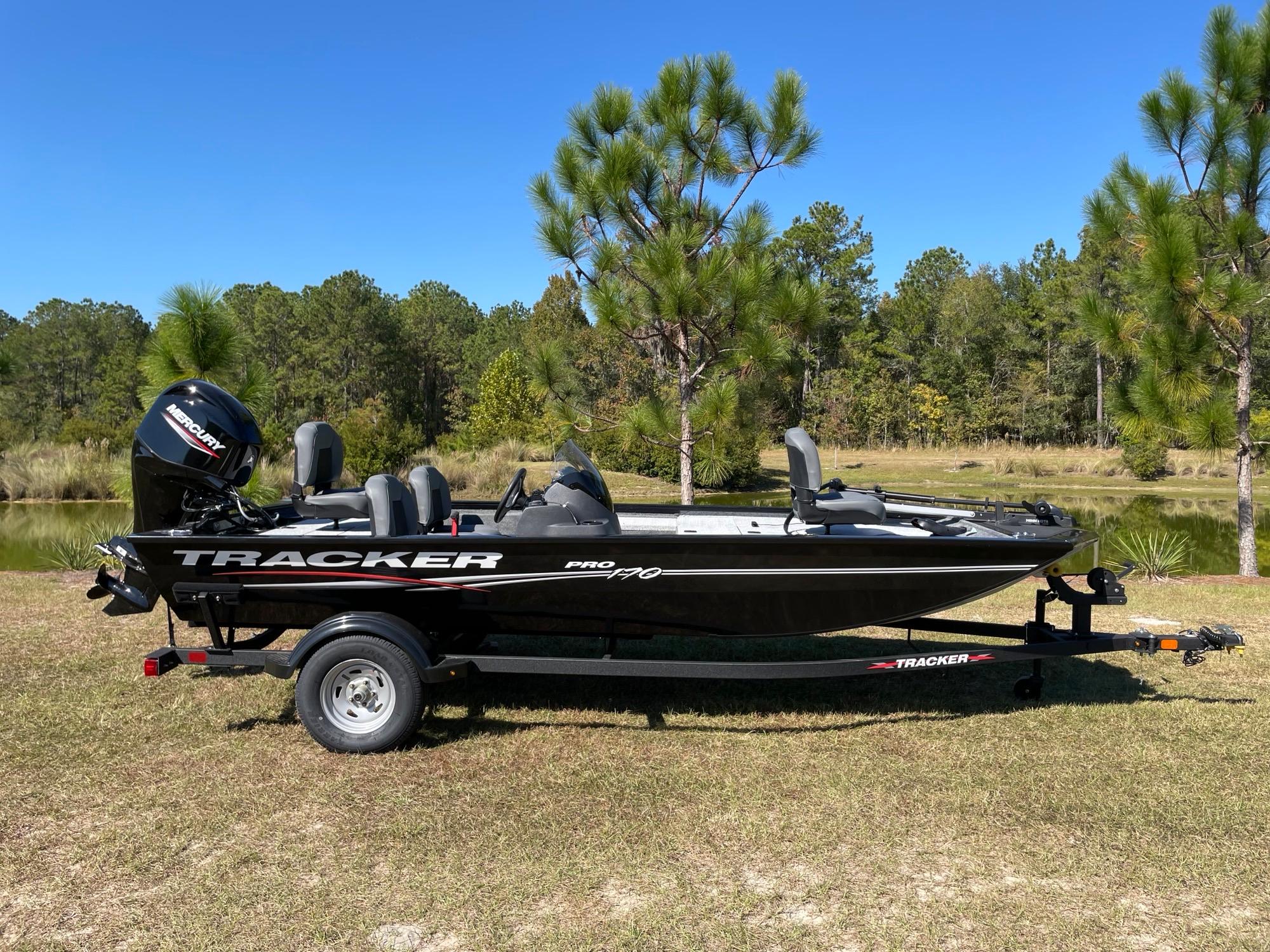 2020 PRO 170 - TRACKER Mod V Bass Boat