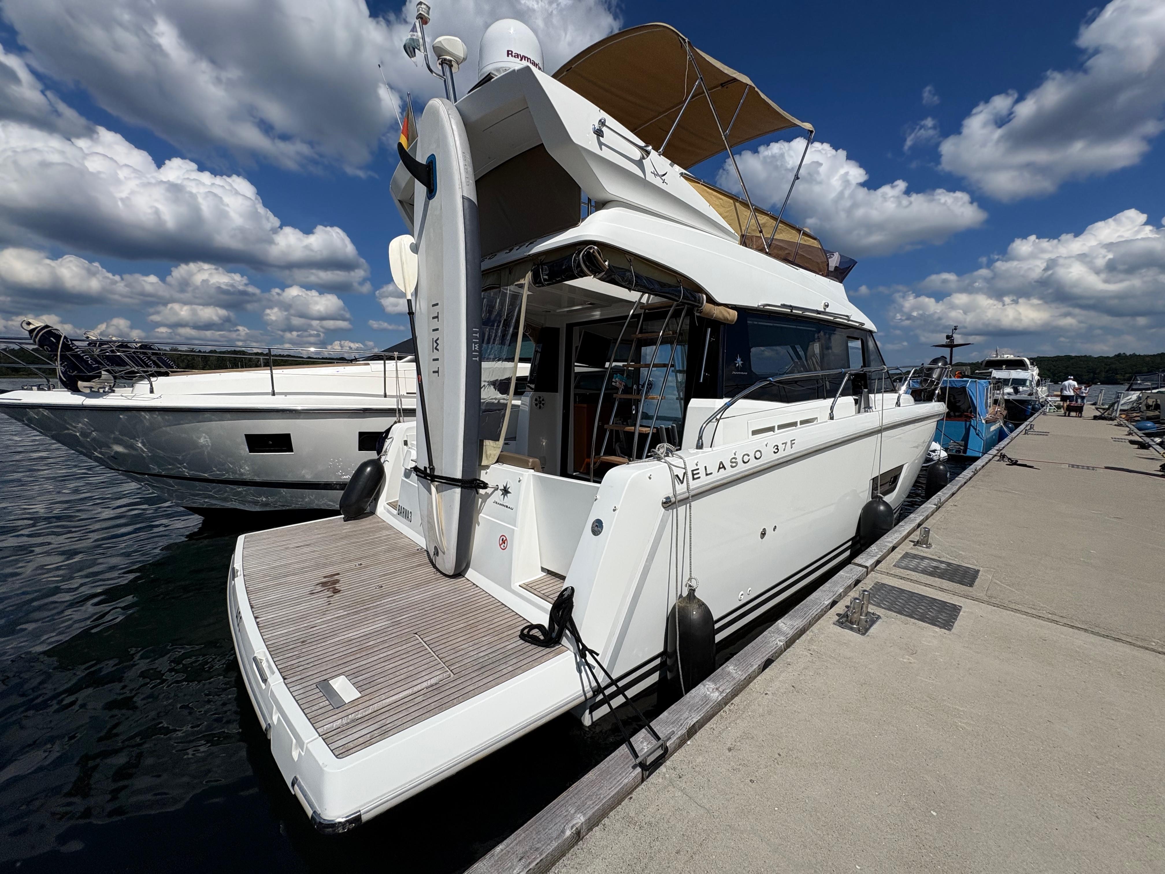 2016 Jeanneau Velasco 37F