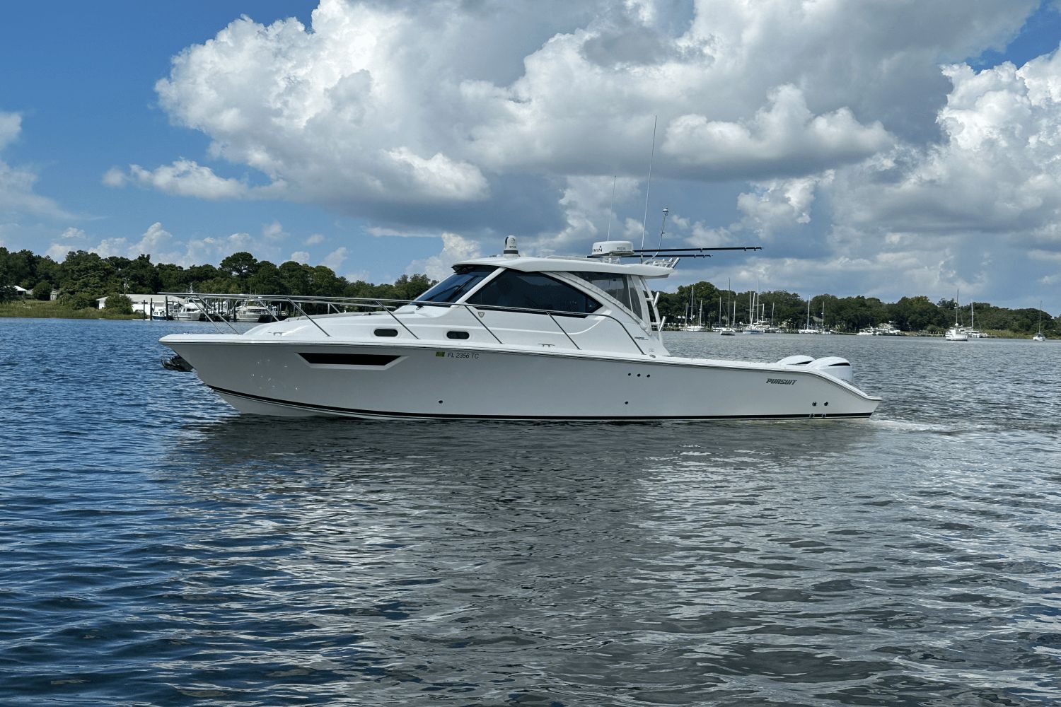 2022 Pursuit 325 OS