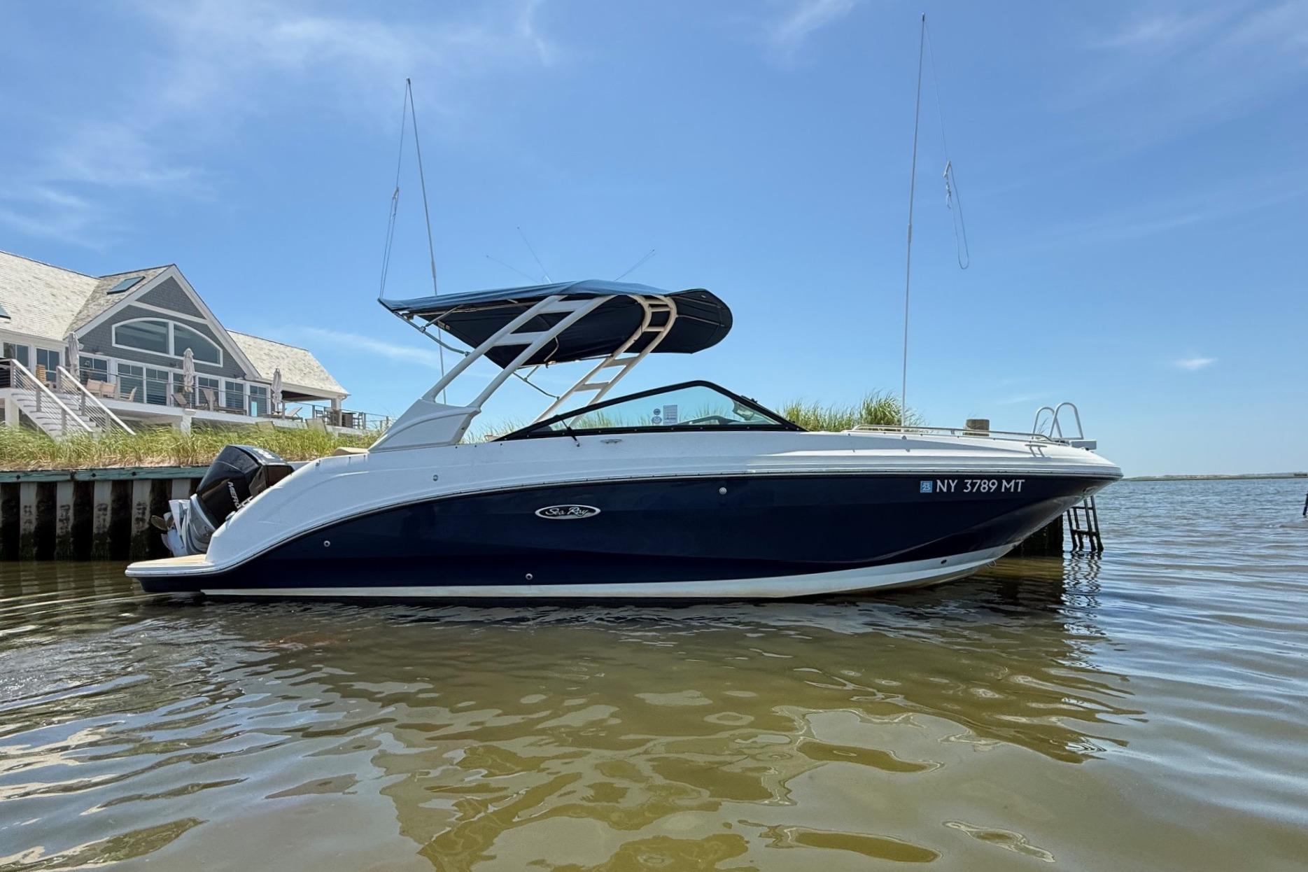 2022 Sea Ray SDX 250 Outboard