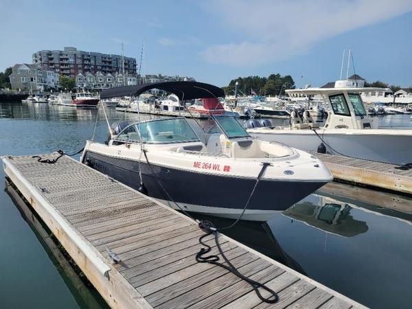 2023 Robalo R227 Dual Console