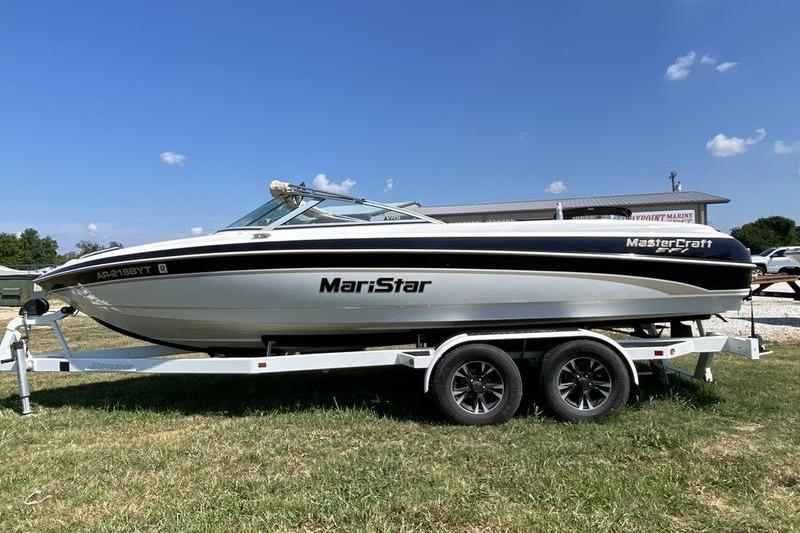 2001 MasterCraft MariStar 230 VRS