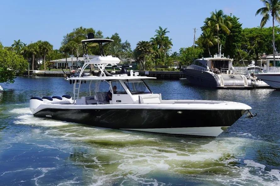 2016 Everglades 435 Center Console