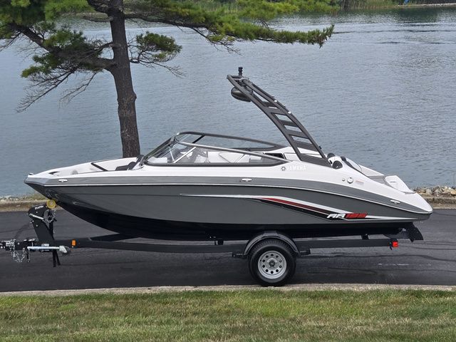 2019 Yamaha Boats AR195