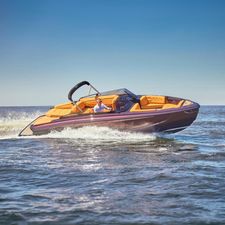 Flynt 26 Speedera IB (Inboard) 2025 Flynt Yachts 26 Speedera IB cruising on open water, showcasing sleek design and luxury.