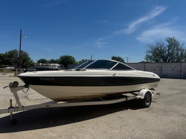 2005 Bayliner 205