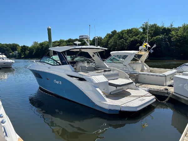 2021 Sea Ray 320 DA Sundancer