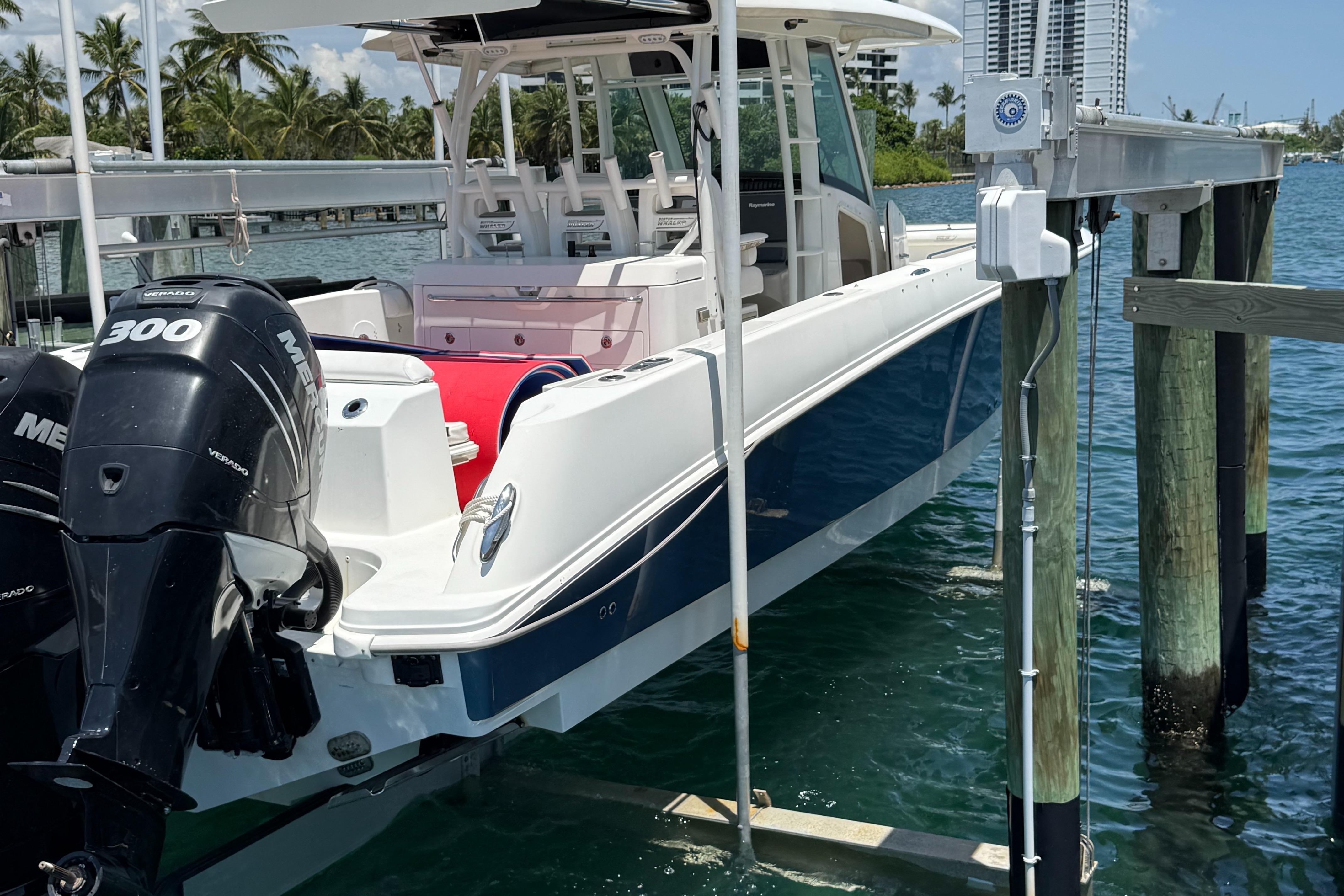 2014 Boston Whaler 350 Outrage