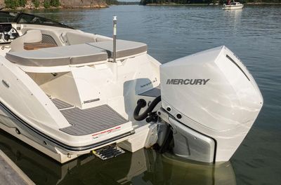 Sea Ray 230 SunSport Cuddy mit 150PS und Trailer