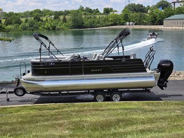 2022 Crest Classic DLX 220 SLRC