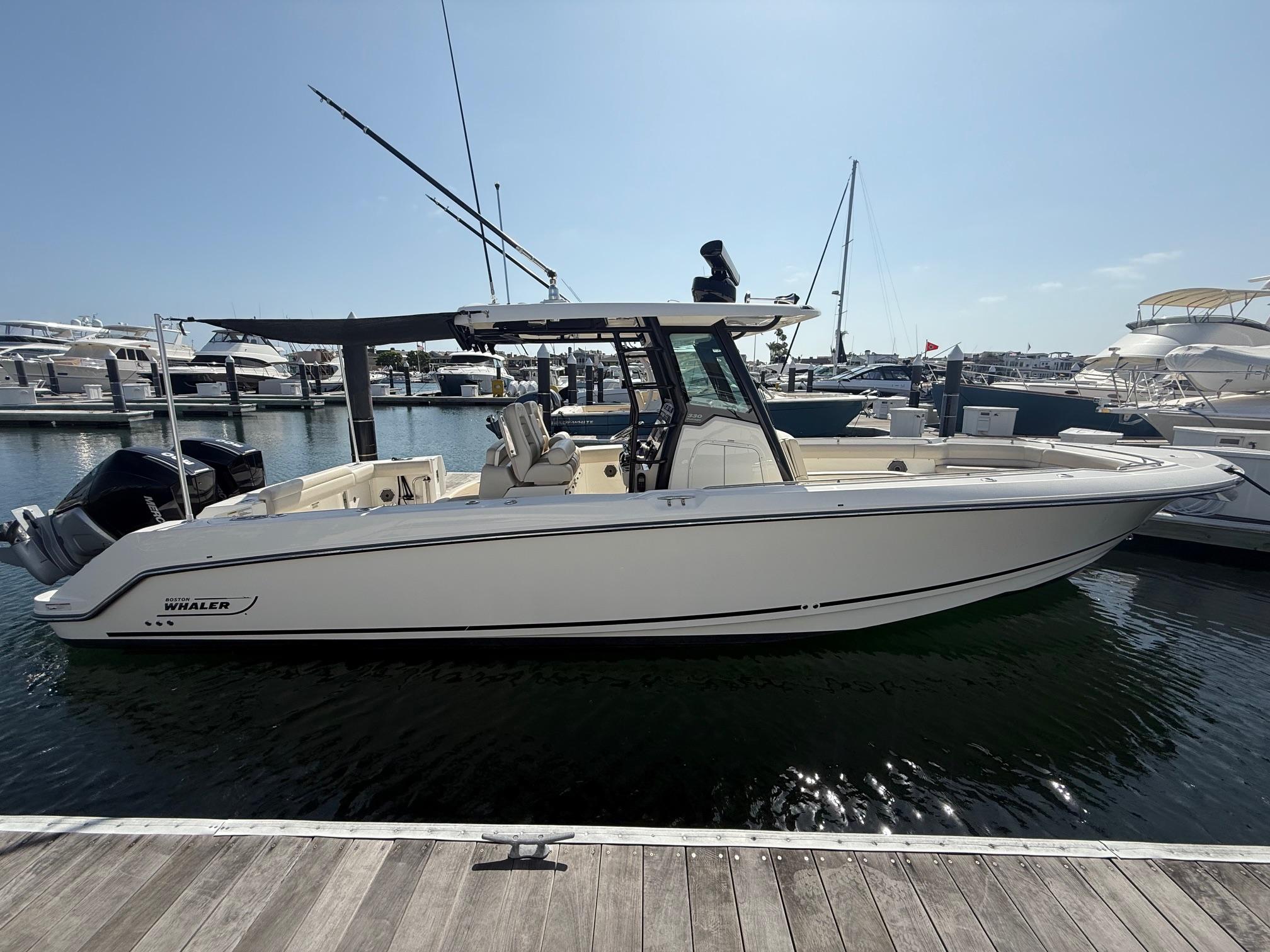 2021 Boston Whaler 330 Outrage