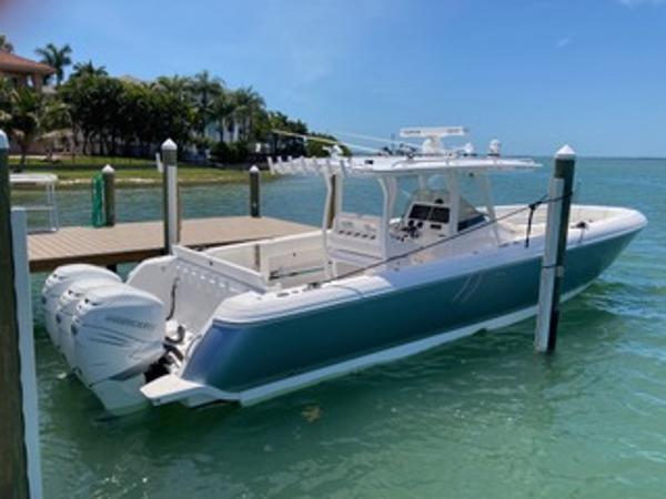 2019 Intrepid 400 Center Console