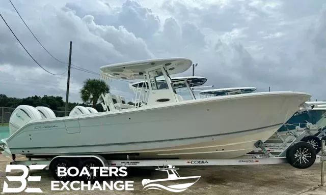 2025 Cobia 285 Center Console