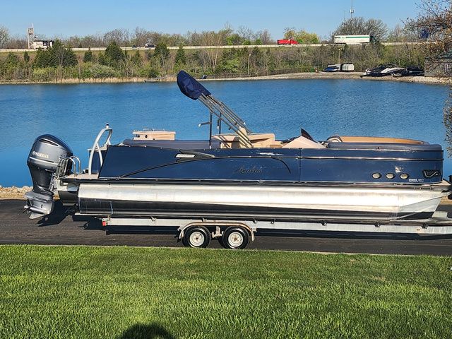 2021 Avalon Catalina Entertainer 25'