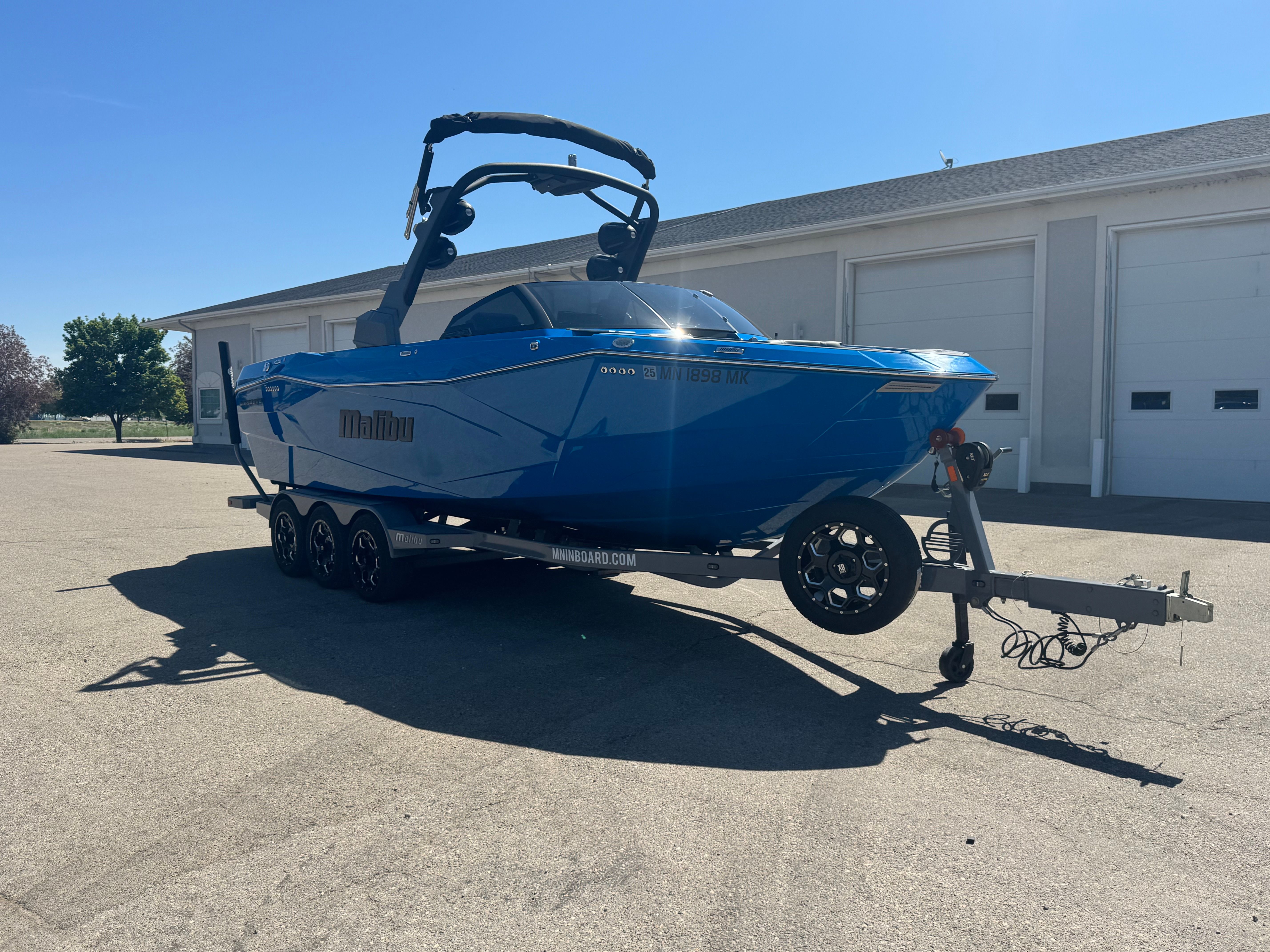 2023 Malibu 26 LSV