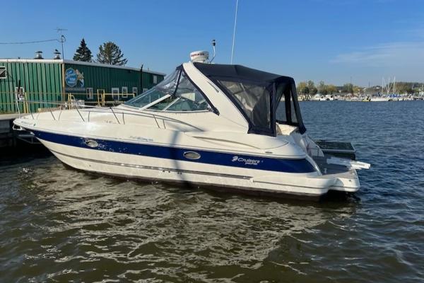 2005 Cruisers Yachts 340 Express