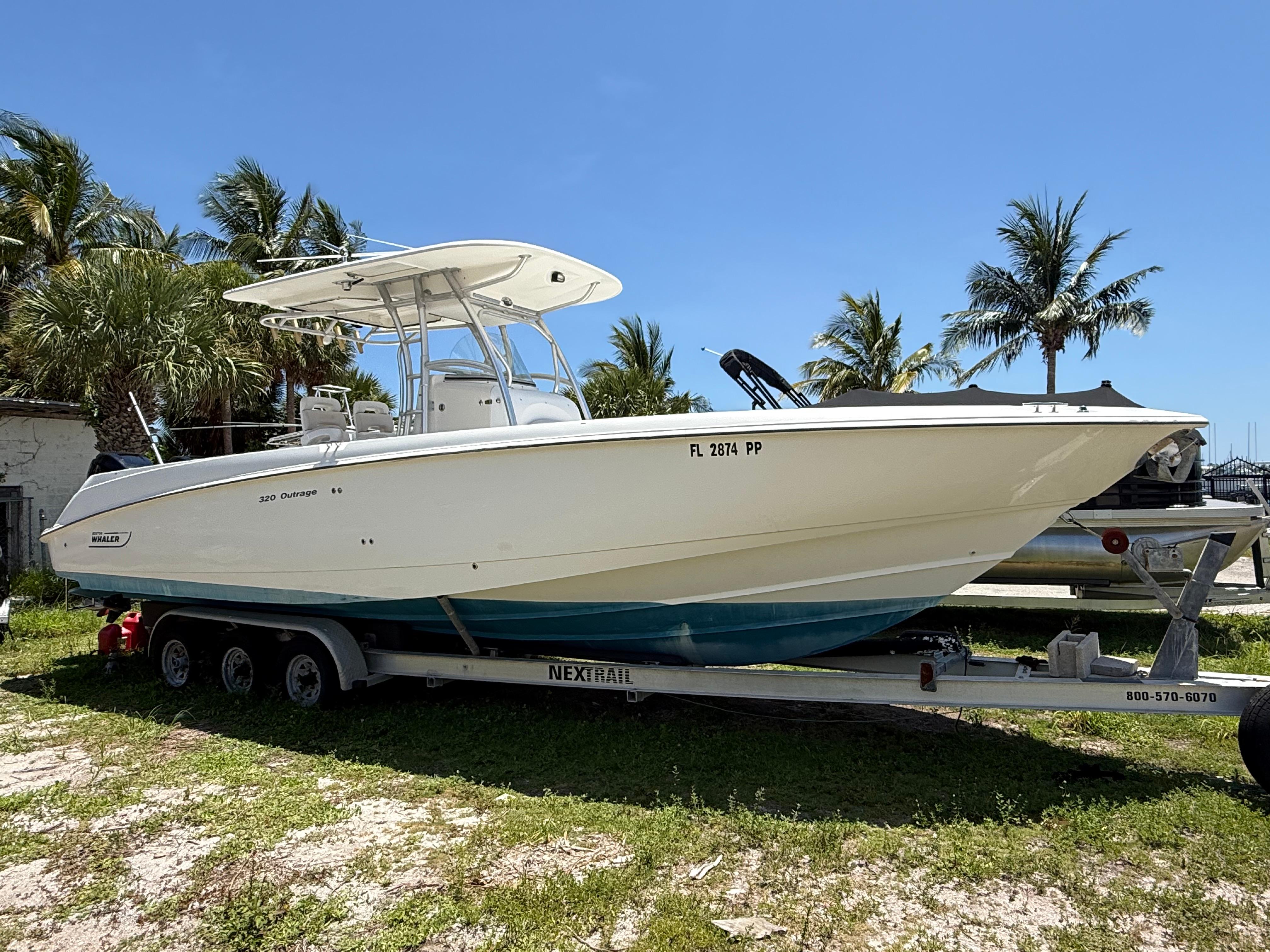 2004 Boston Whaler 320 Outrage