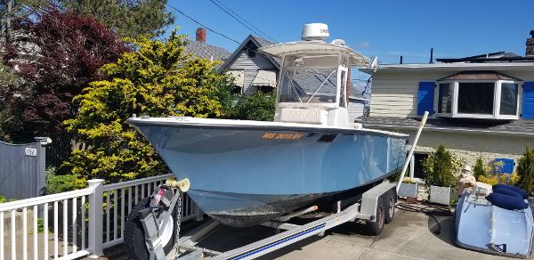 SeaCraft 23 Classic 1976 SeaCraft 23 Classic boat on a trailer in a residential driveway.