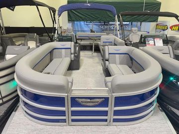2025 Bennington M L Bench 22 ML Pontoon