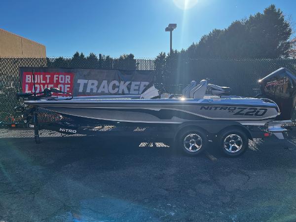 Nitro Z20 XL 2025 Nitro Z20 XL boat on trailer, outdoor display with Tracker signage.