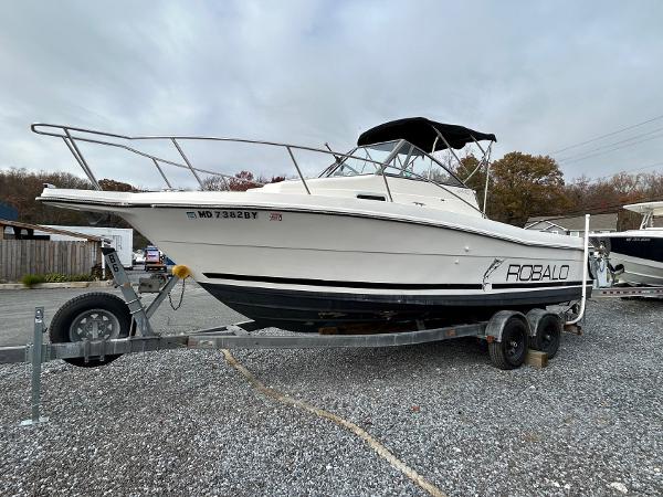 1996 Robalo 2440 Walkaround