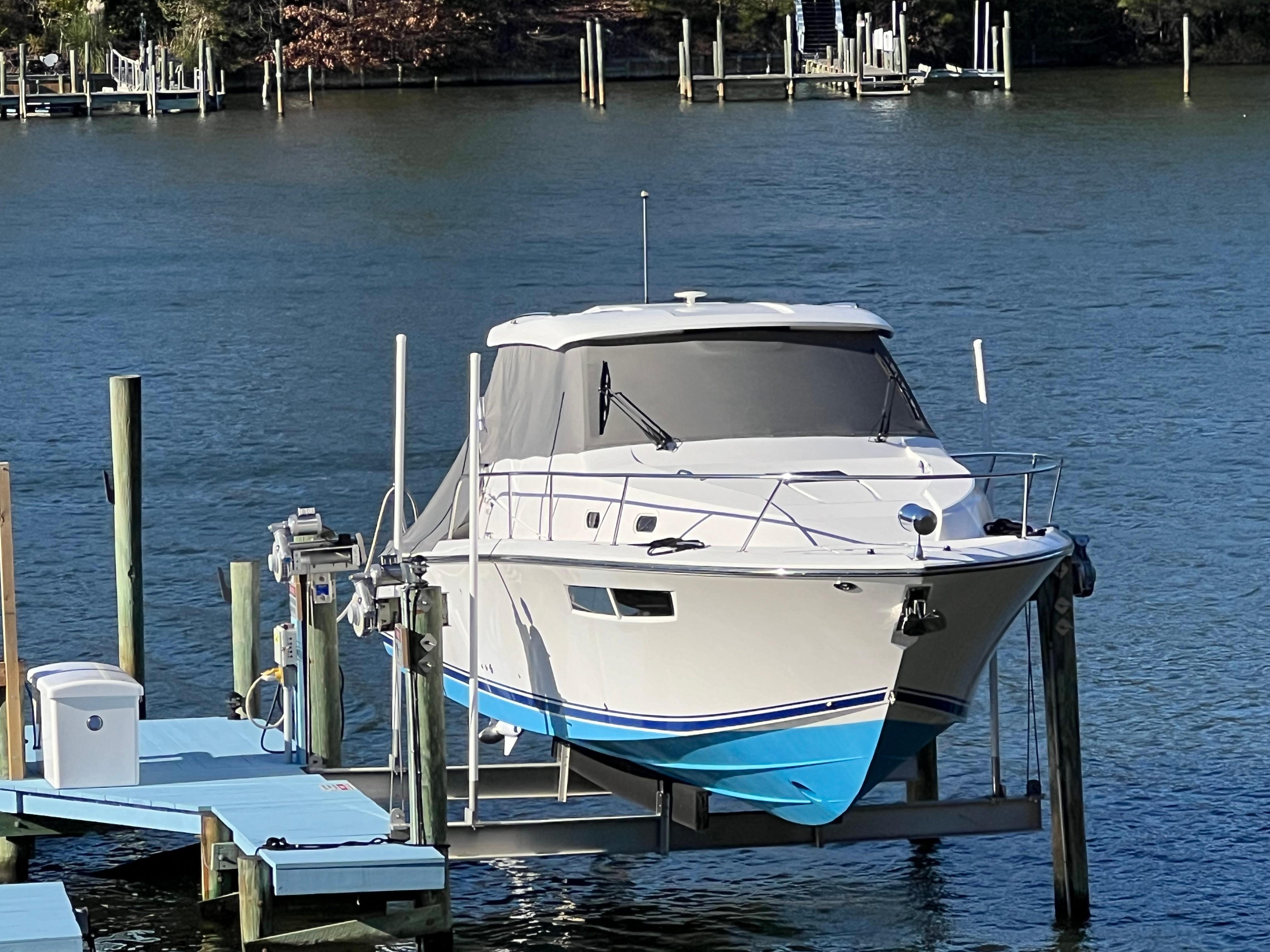 2017 Pursuit 355 OS