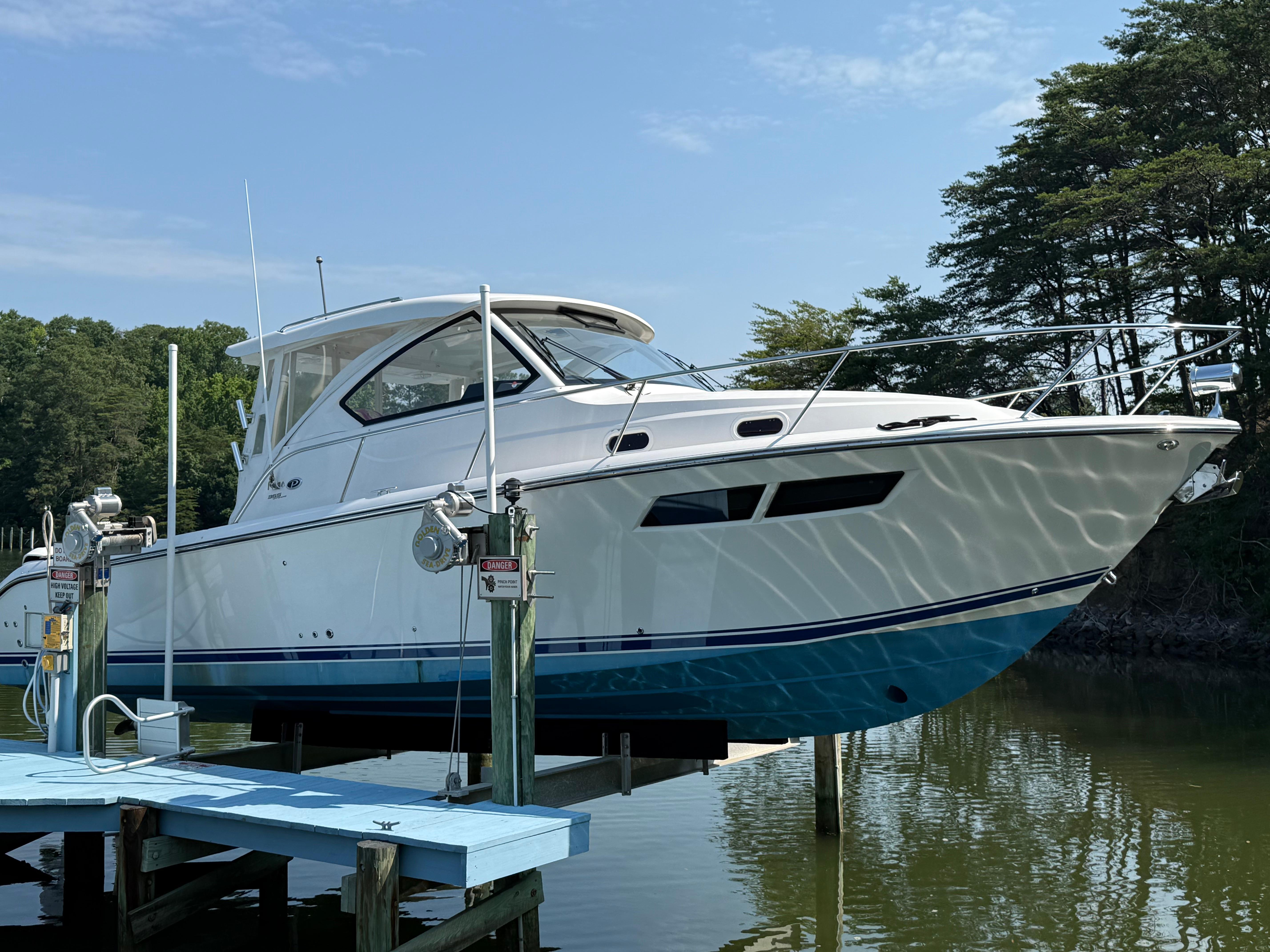 2017 Pursuit 355 OS