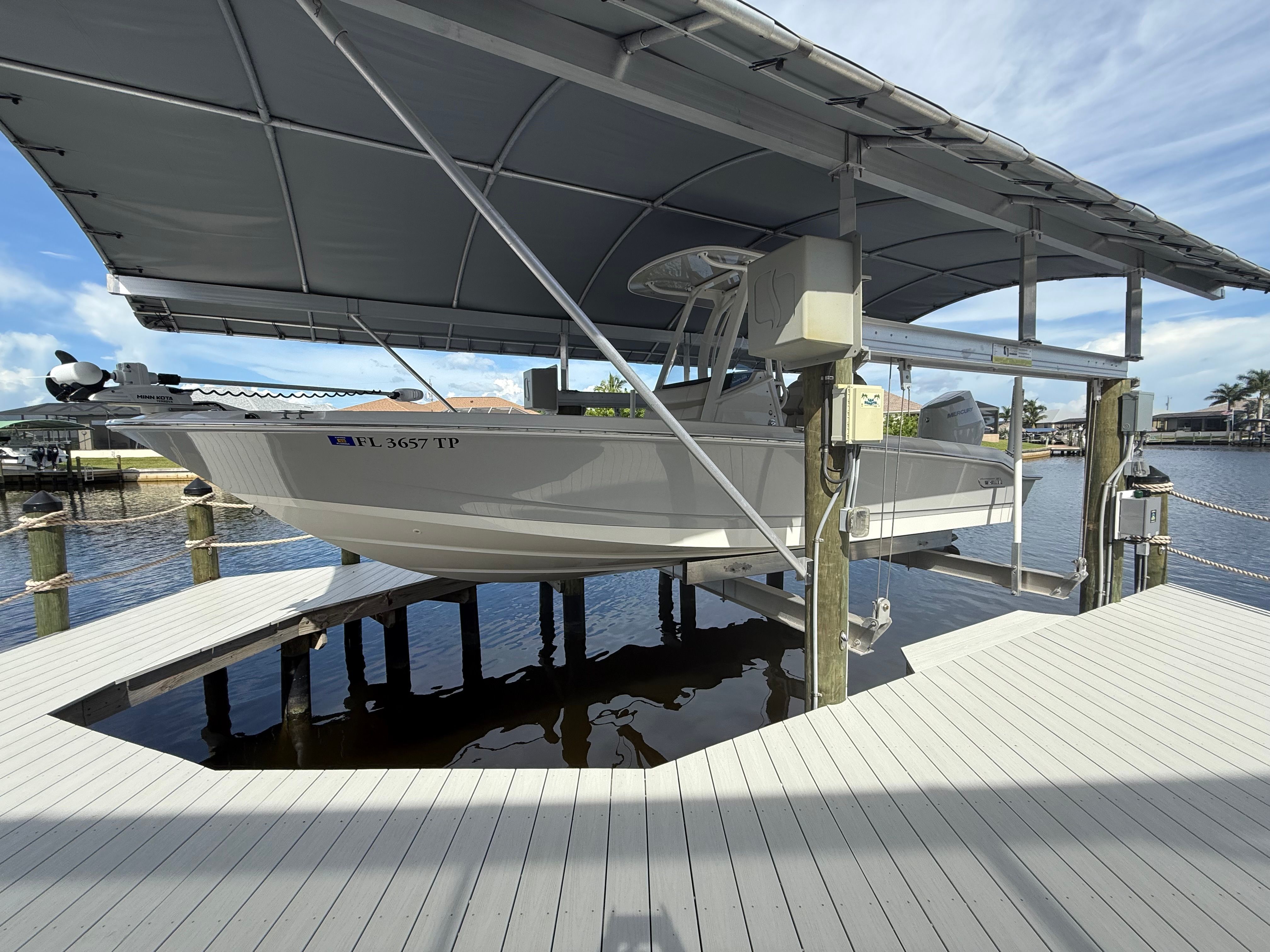 2023 Boston Whaler 250 Dauntless