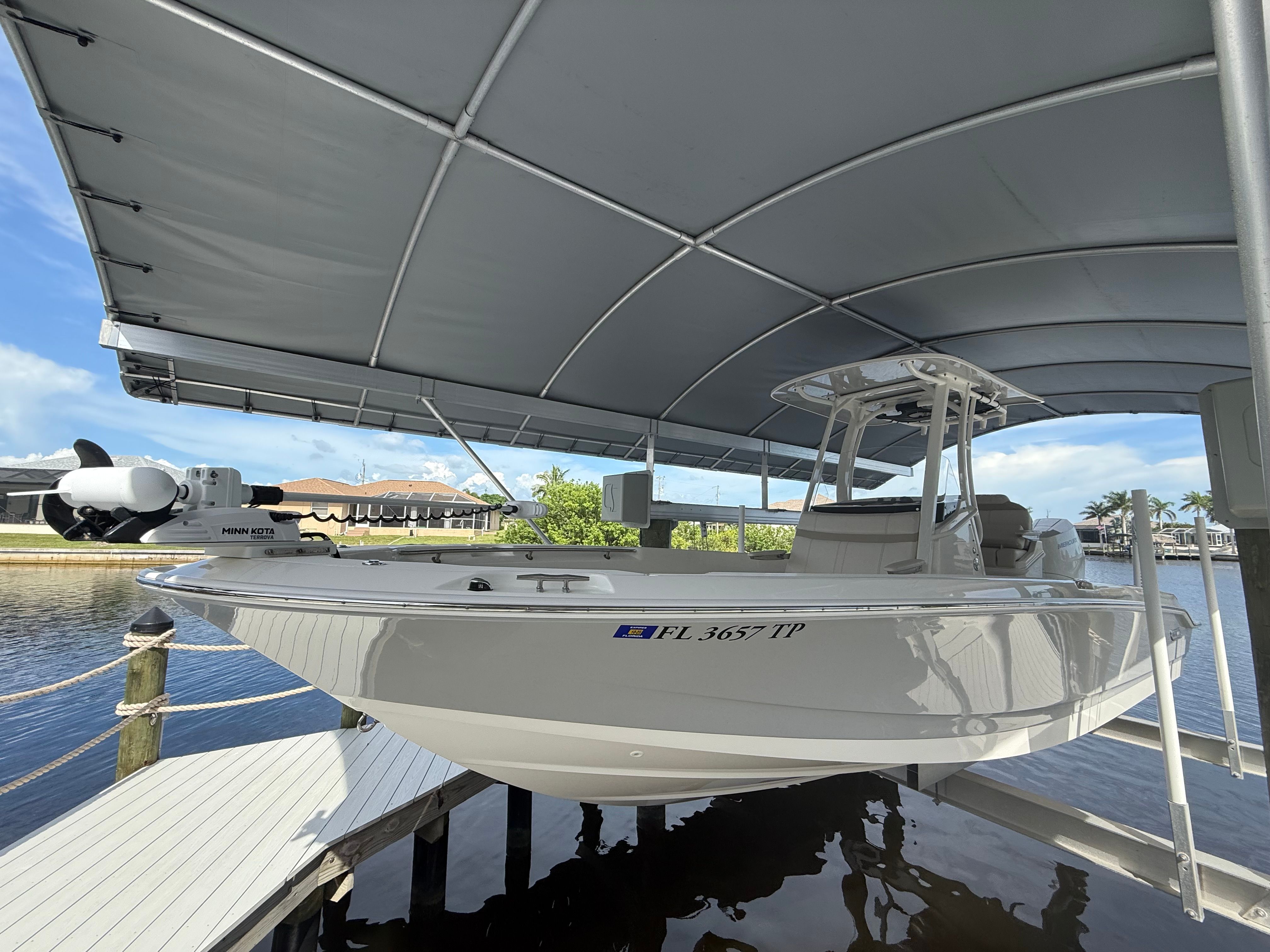 2023 Boston Whaler 250 Dauntless
