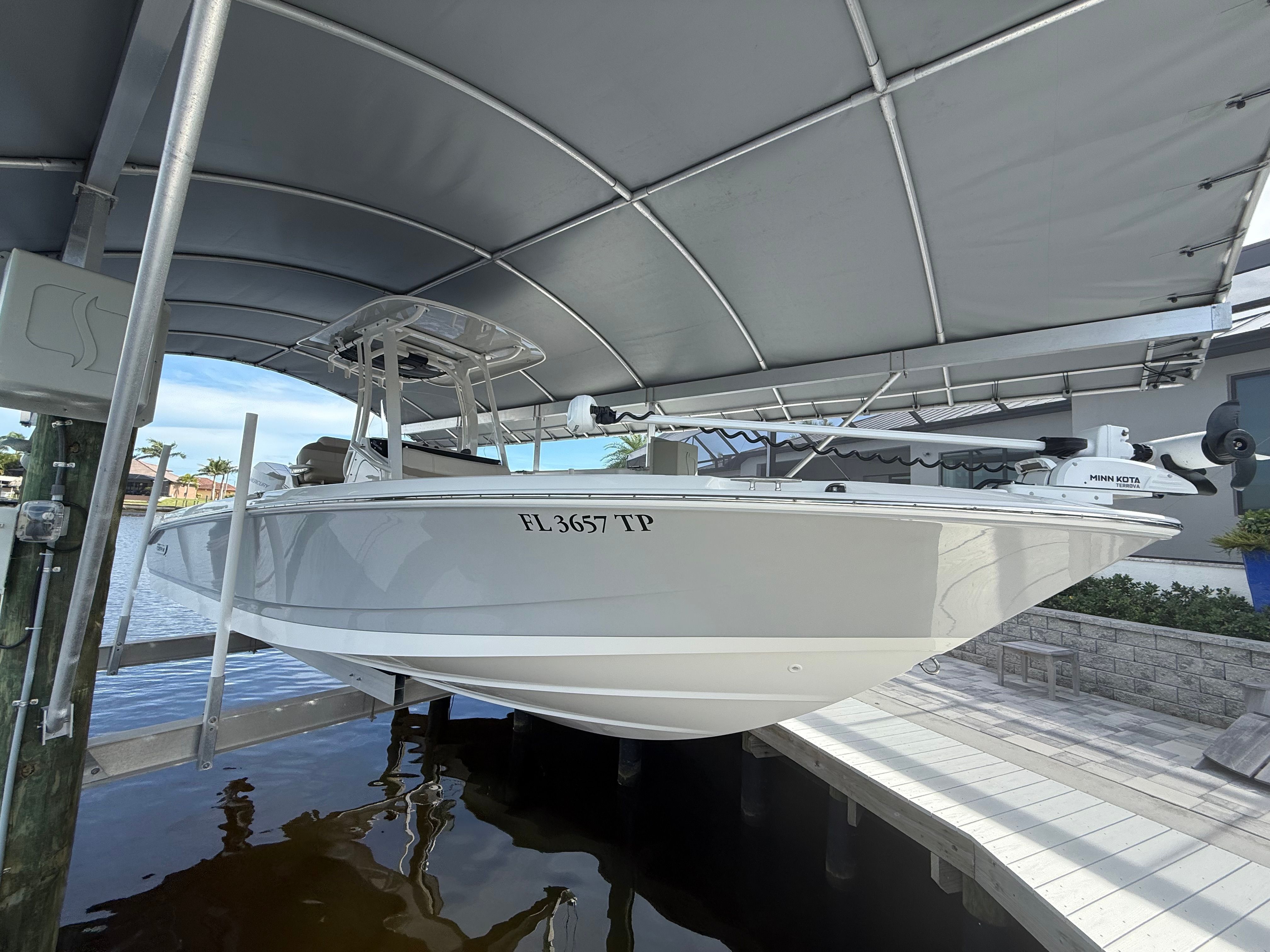 2023 Boston Whaler 250 Dauntless