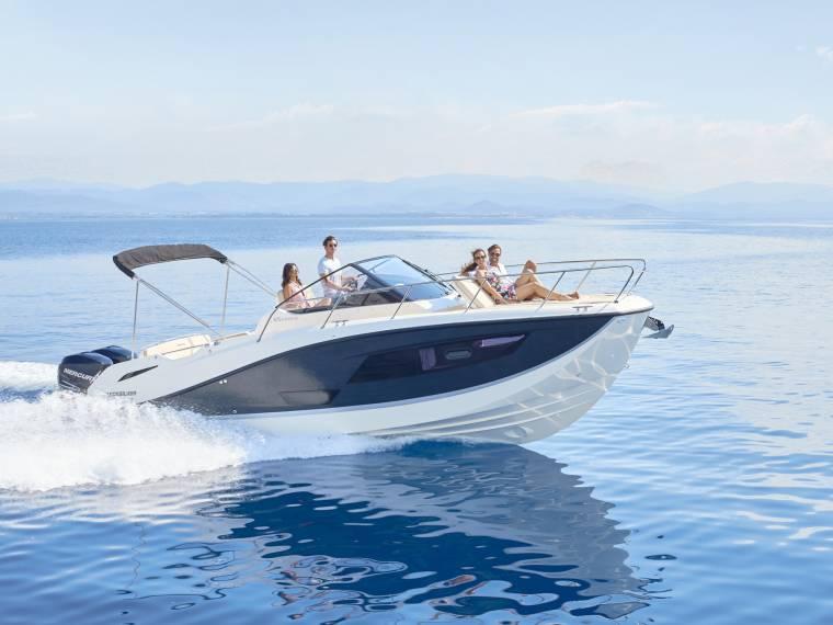 Quicksilver Activ 875 Sundeck