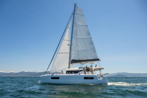 2025 Lagoon 43