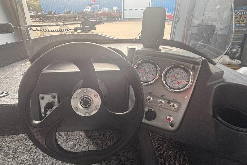 2026 Tracker PG V16 SC