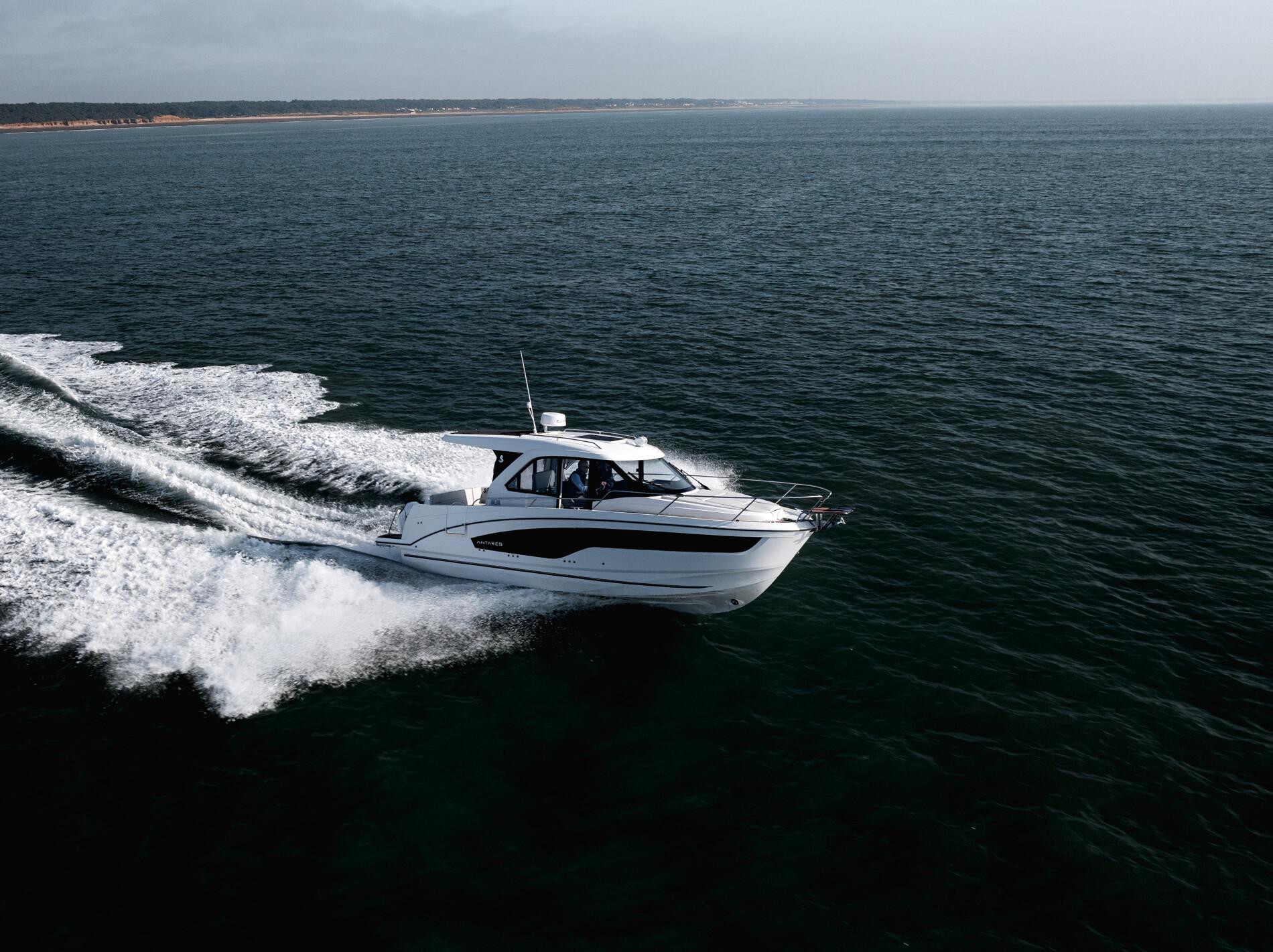 2025 Beneteau Antares 9 OB