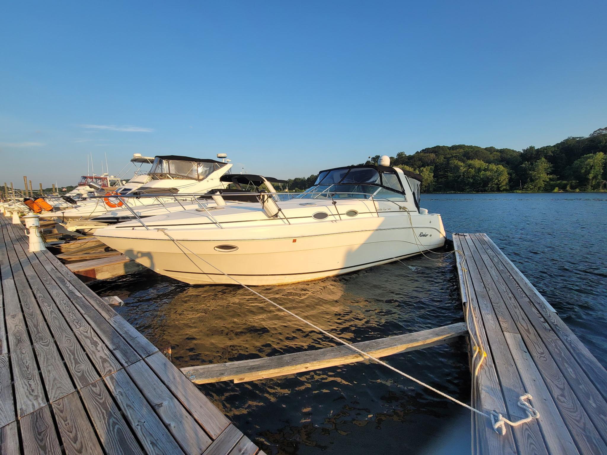 2000 Rinker Fiesta Vee