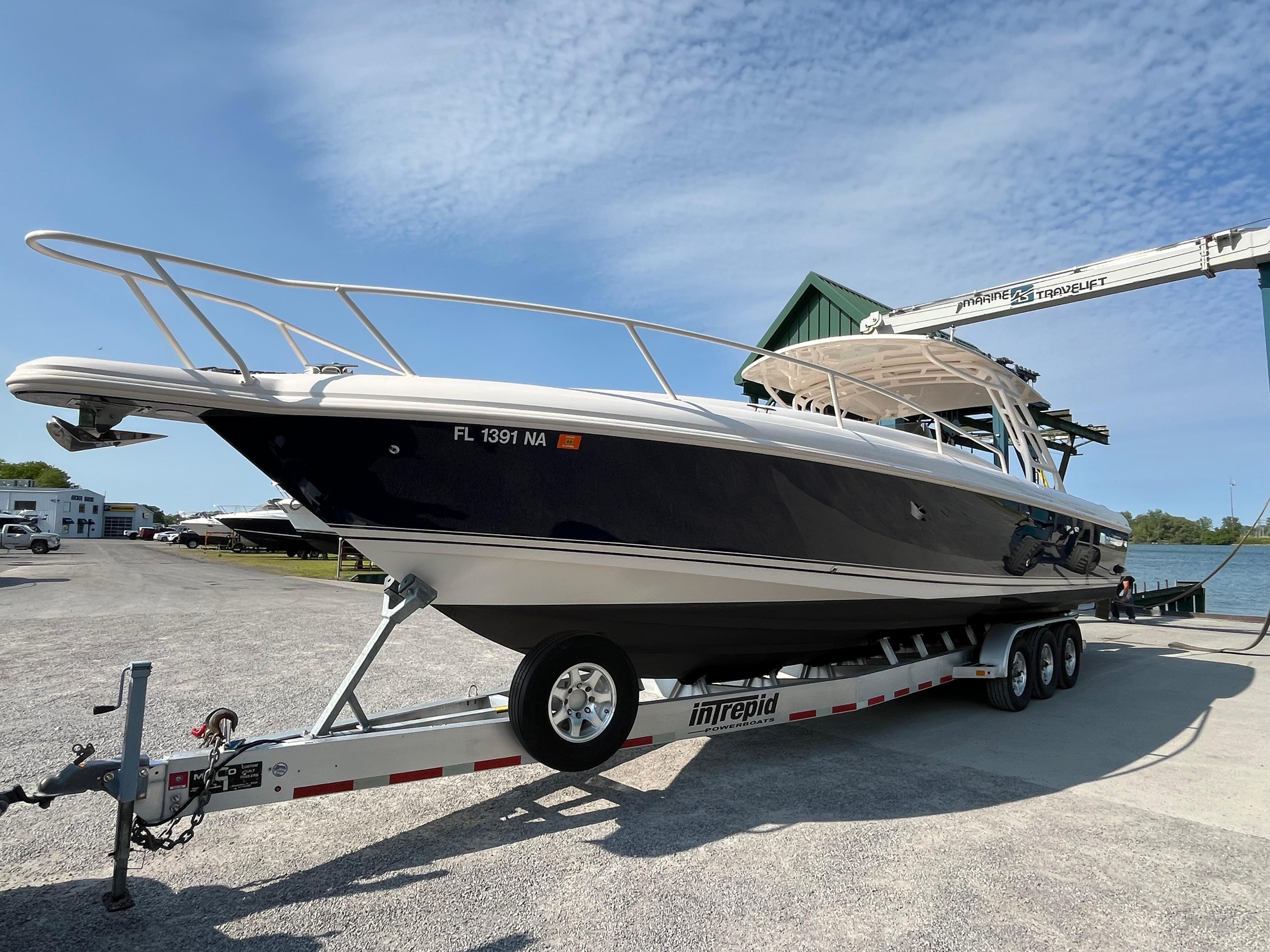 2002 Intrepid 366 Cuddy