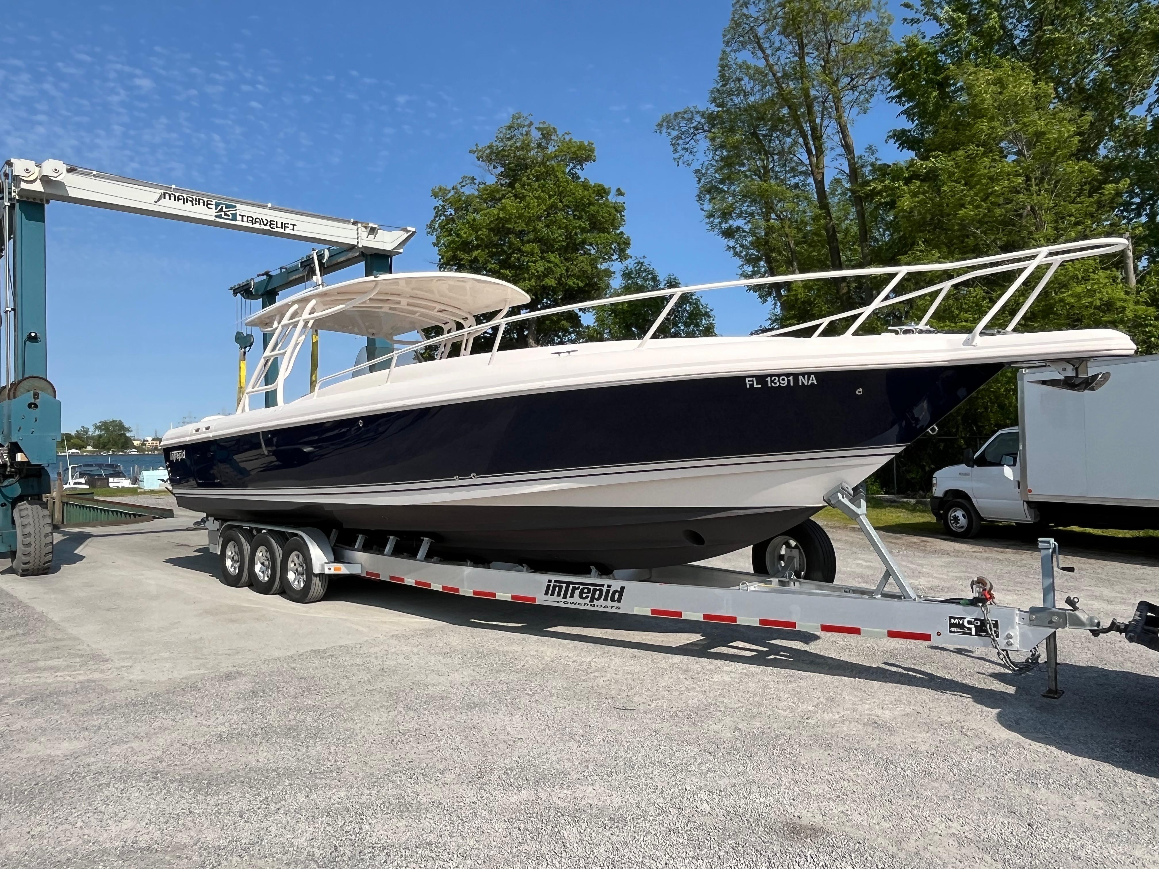 2002 Intrepid 366 Cuddy