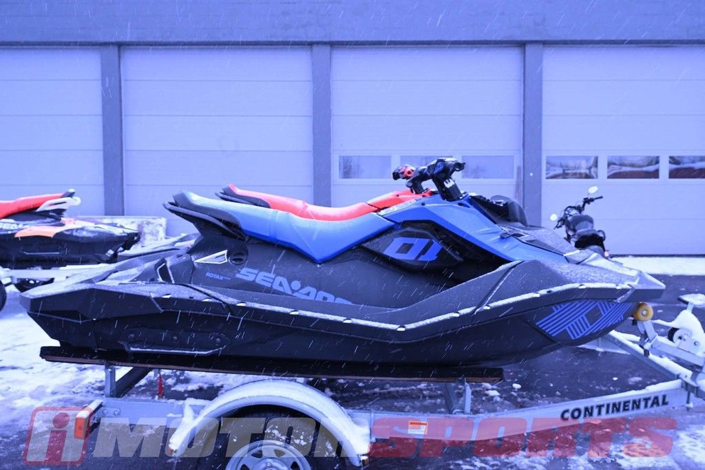 2023 Sea-Doo Spark Trixx 3-up Rotax 900 H.O. ACE iBR and Audio