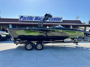 2025 Heyday WT Surf - 6.2L Mercury w/ 370HP