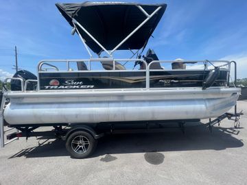 2022 Sun Tracker Bass Buggy 18 DLX